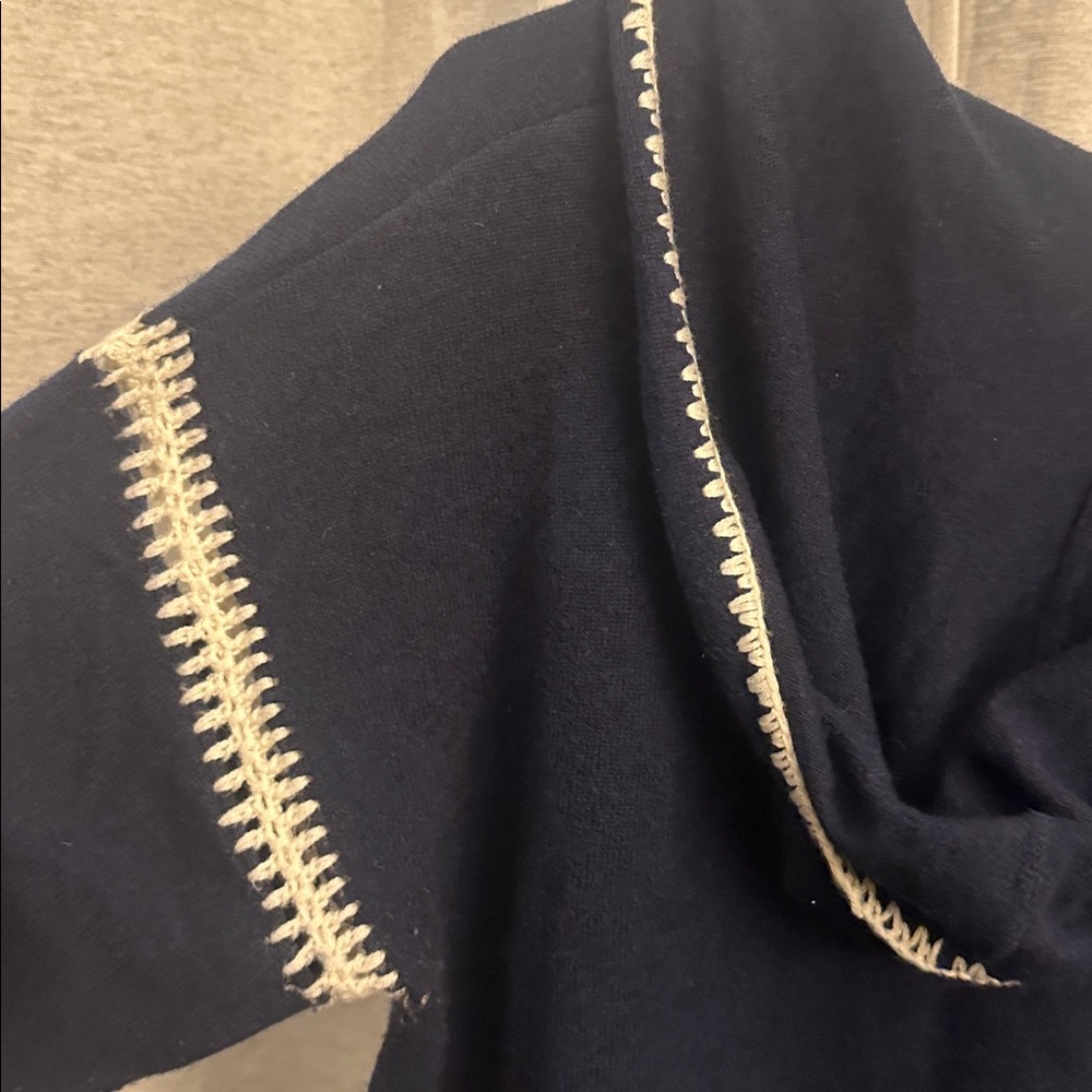 Johnny Was The Whipstitch Hoodie on website
Large Cashmere Wool Lightweight Blue - Picture 9 of 14
